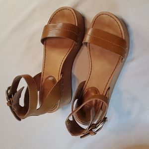 Frye platform ankle strap wedge sandal size 7M. NWOB